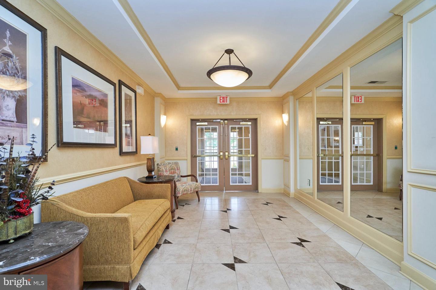 15231 Royal Crest DRIVE Unit: 306
