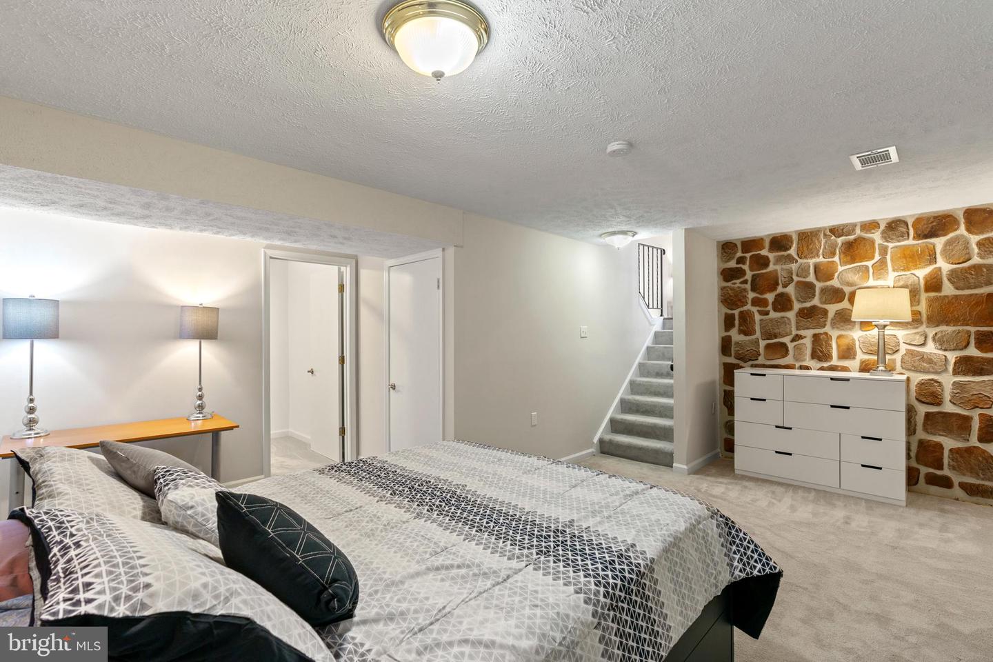 7647 Michelle COURT
