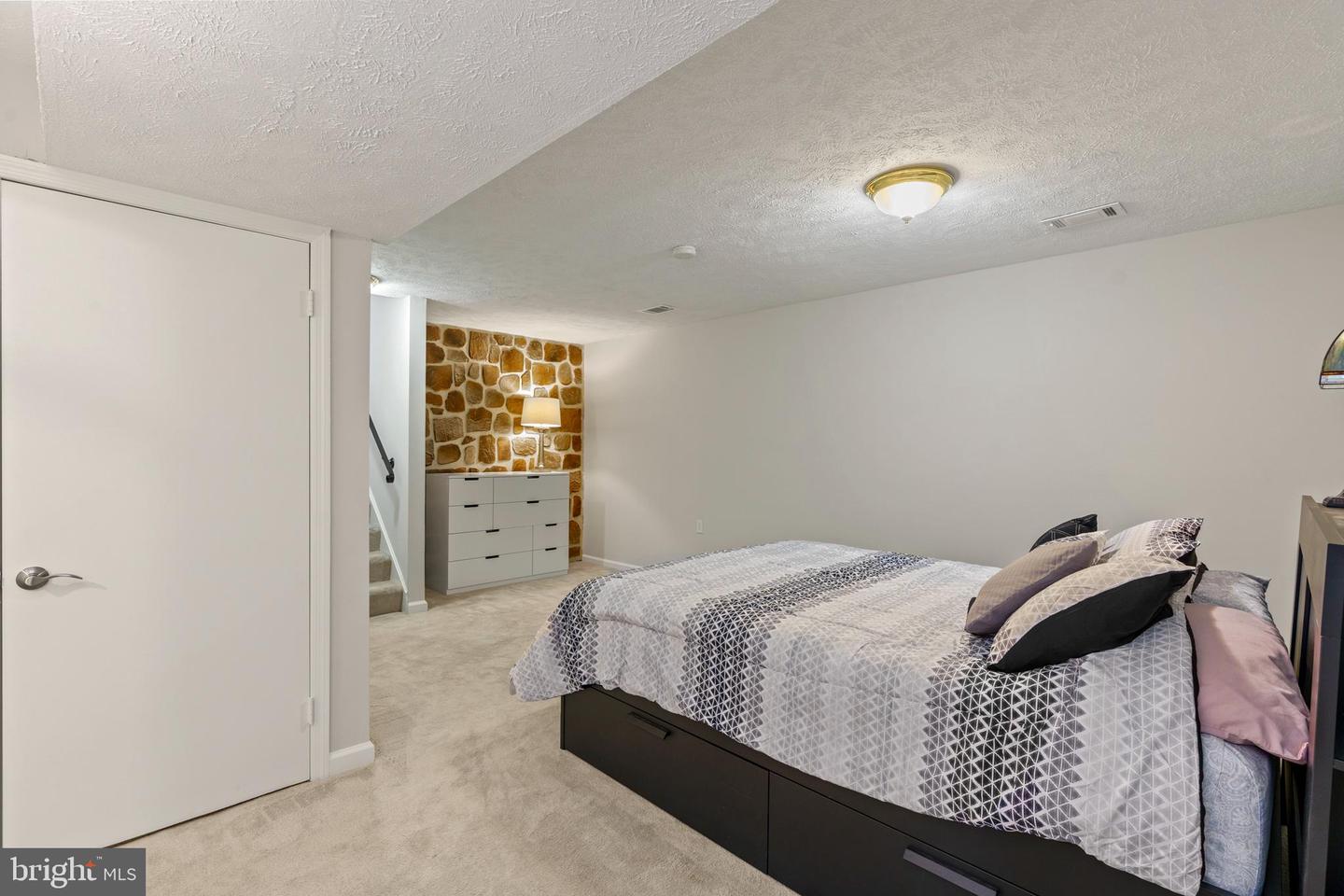 7647 Michelle COURT