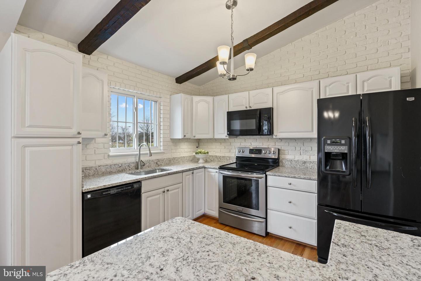 7647 Michelle COURT
