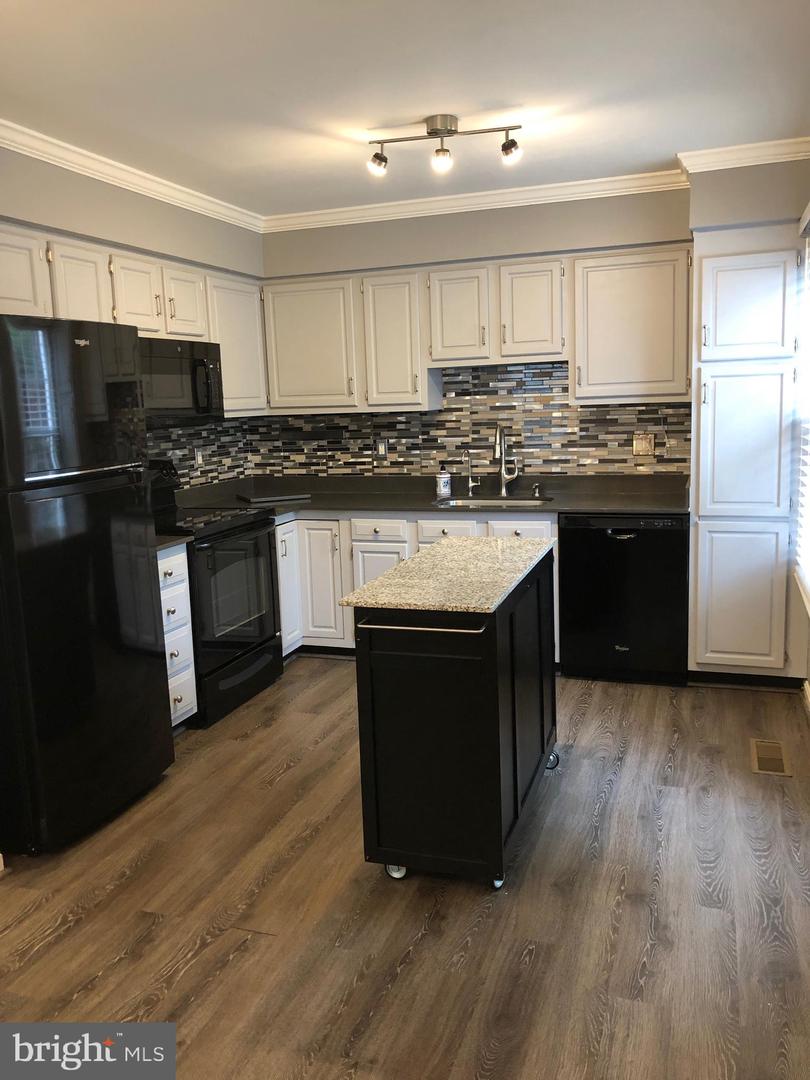 15330 Waters Edge COURT