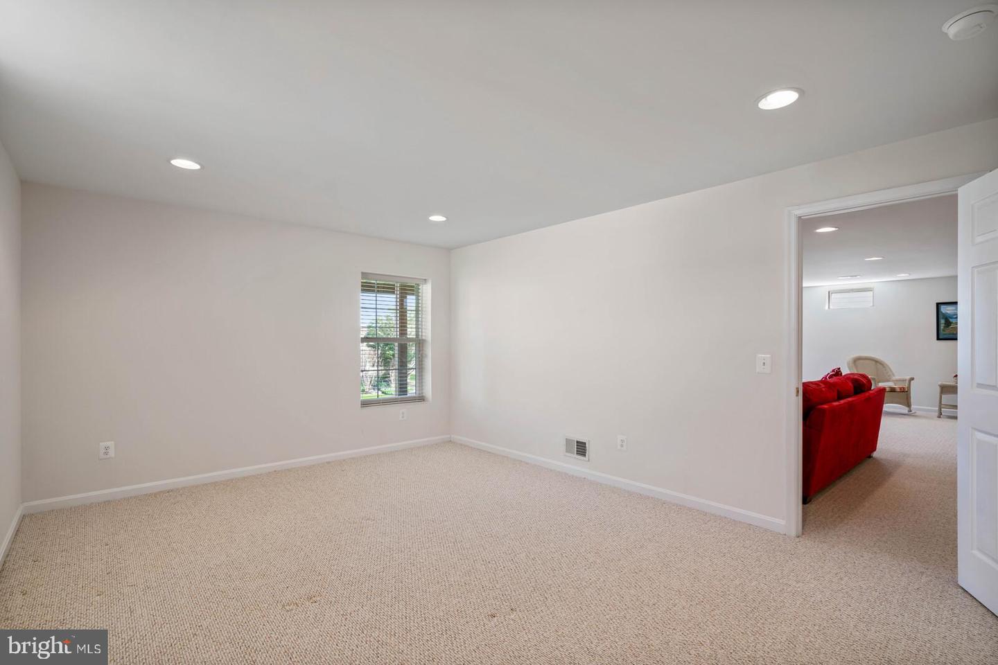 3933 Solstice LANE