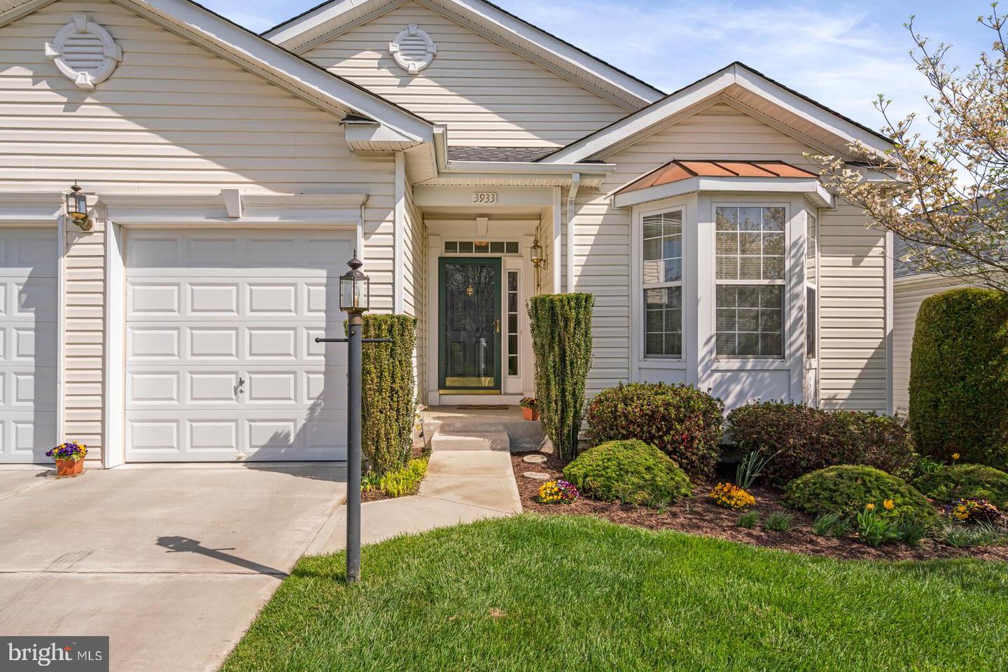 3933 Solstice LANE