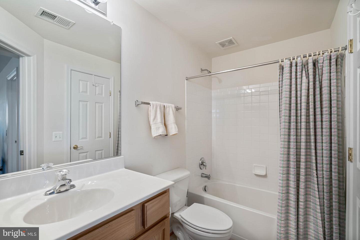 3933 Solstice LANE
