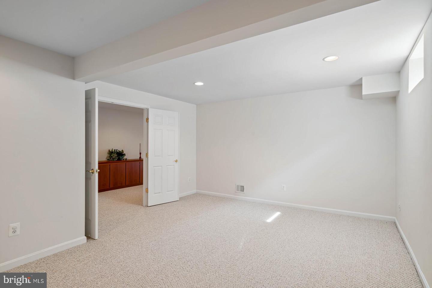 3933 Solstice LANE