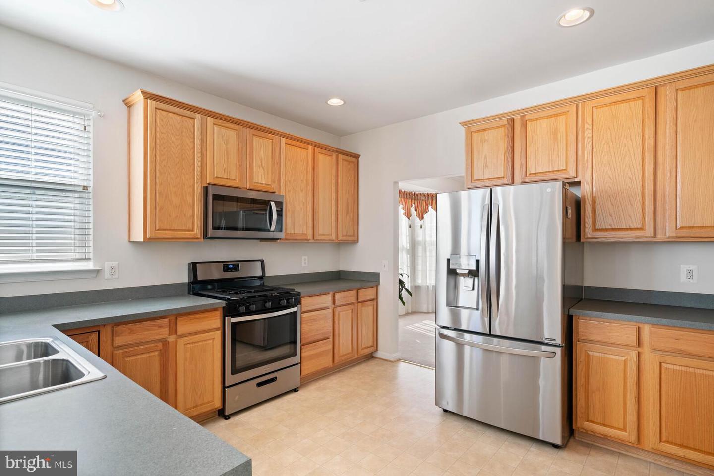 3933 Solstice LANE