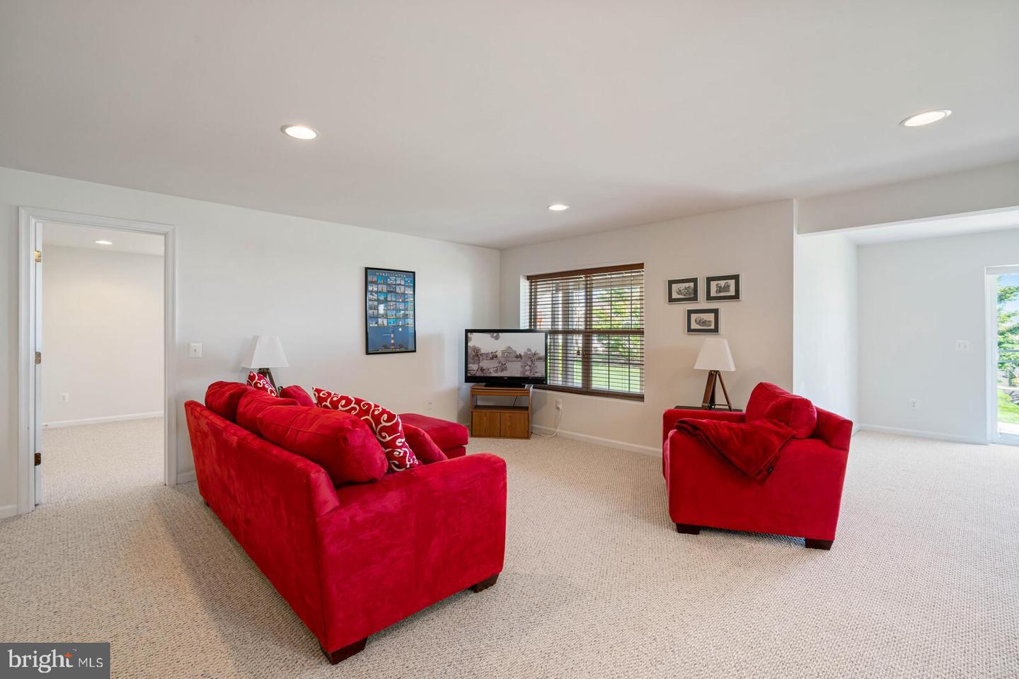 3933 Solstice LANE