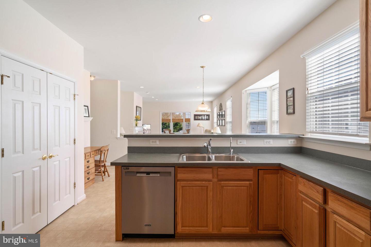 3933 Solstice LANE