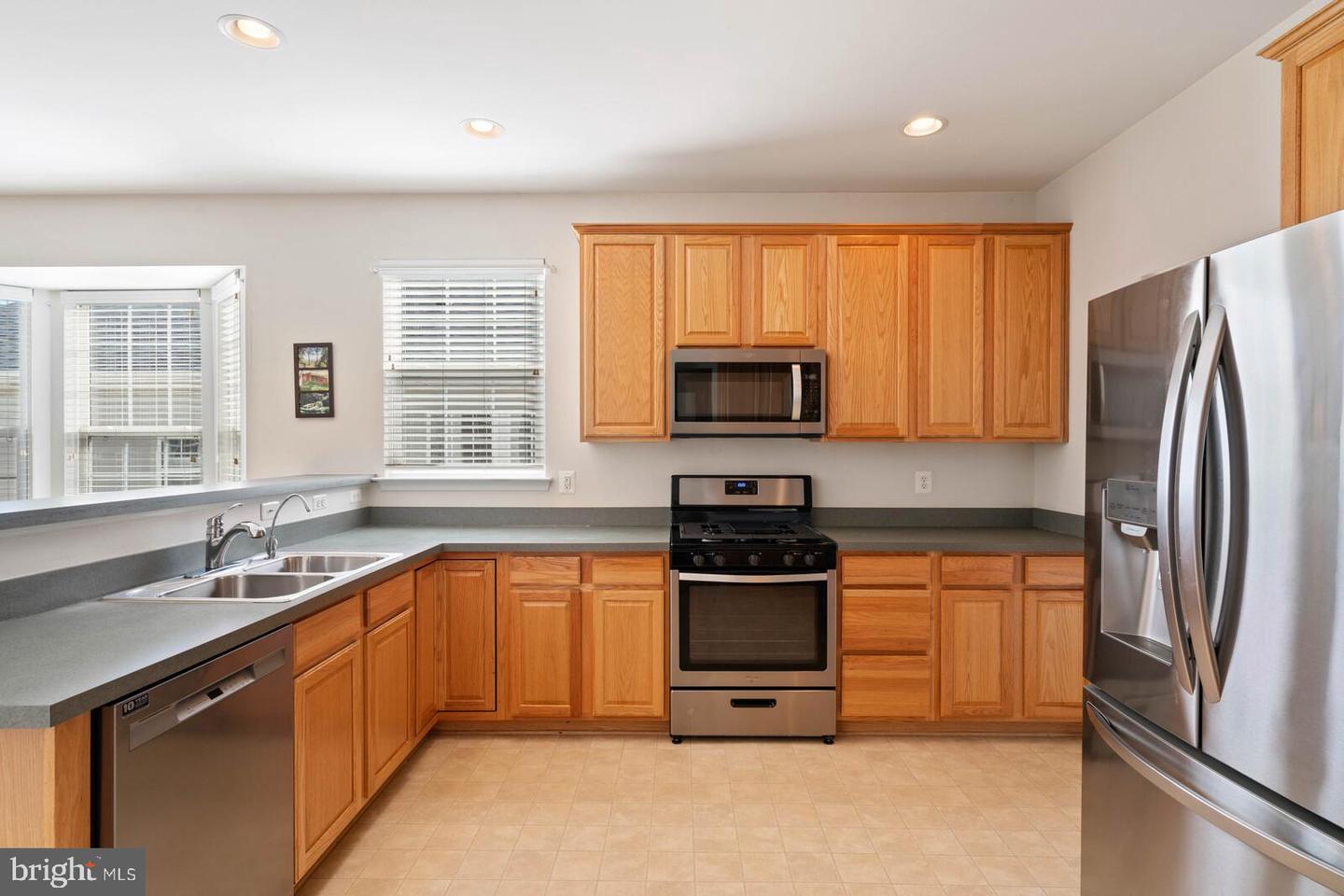 3933 Solstice LANE