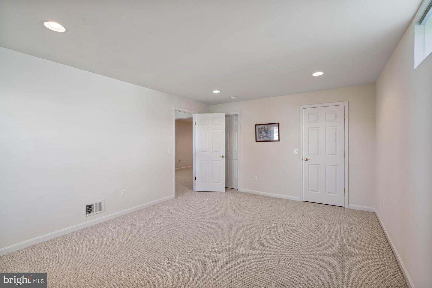 3933 Solstice LANE