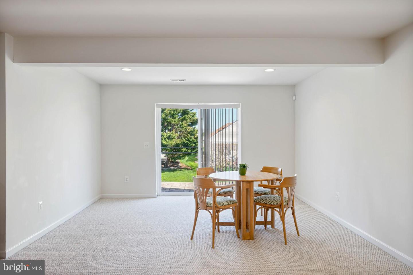 3933 Solstice LANE
