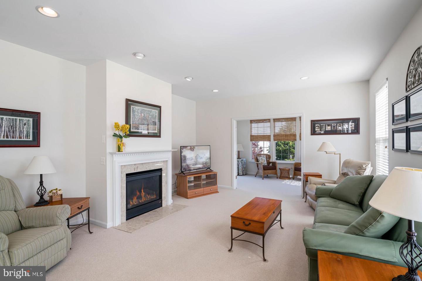 3933 Solstice LANE