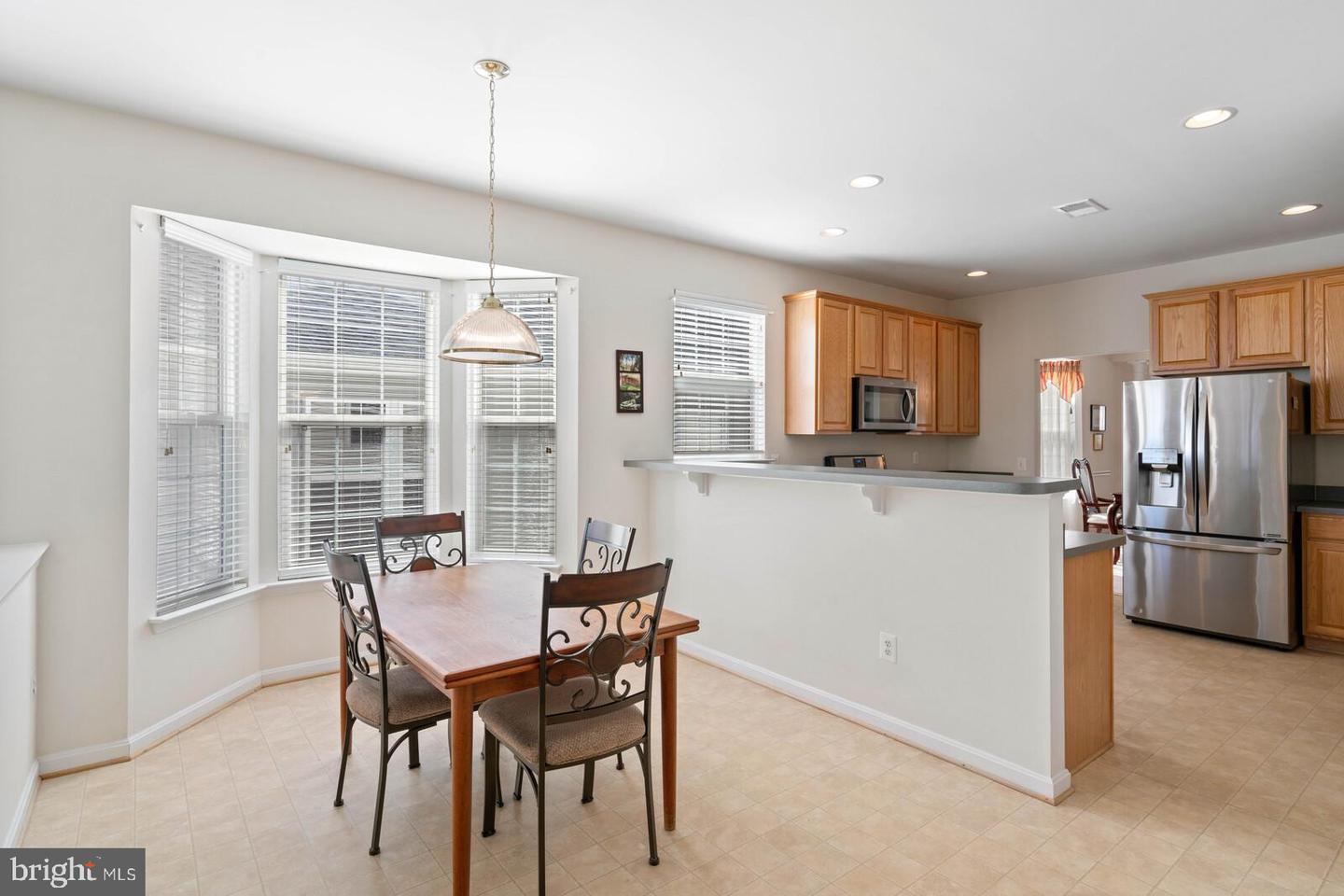 3933 Solstice LANE