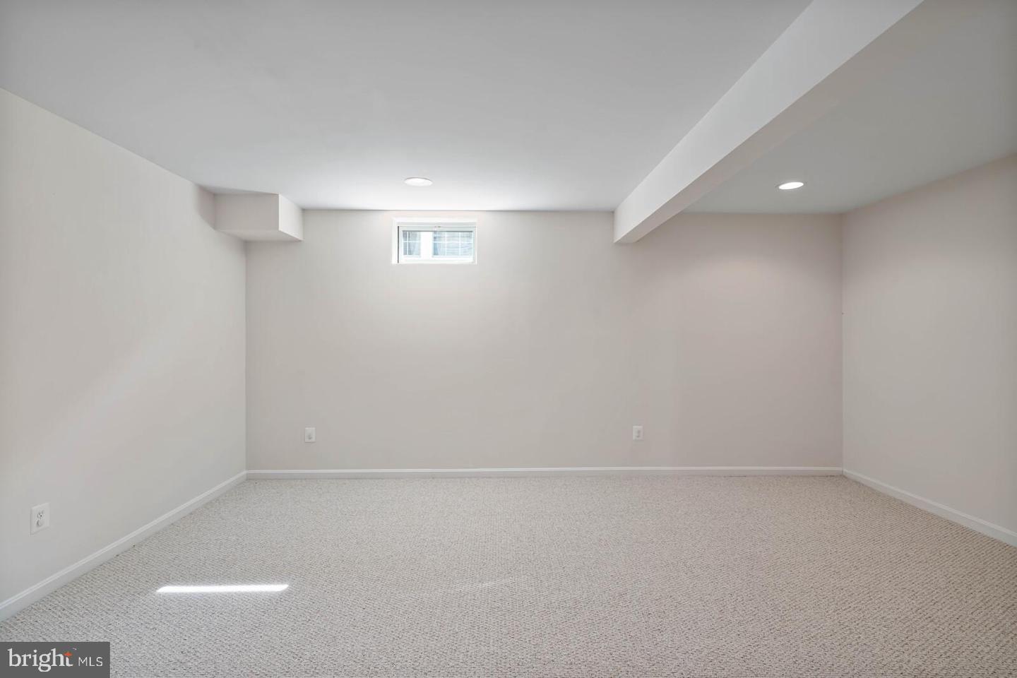 3933 Solstice LANE