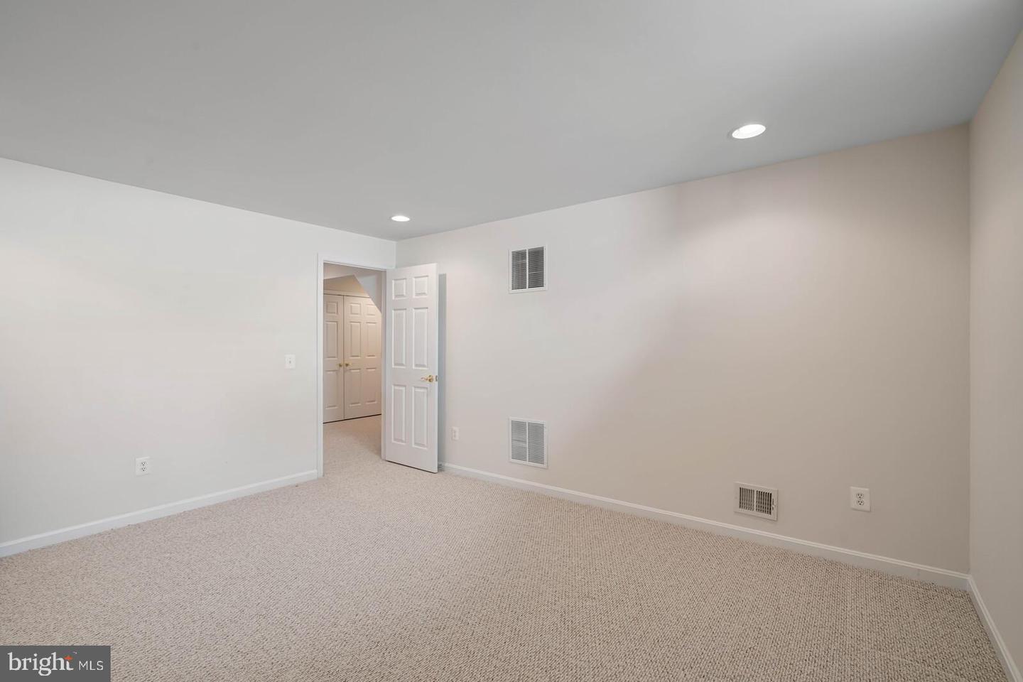 3933 Solstice LANE