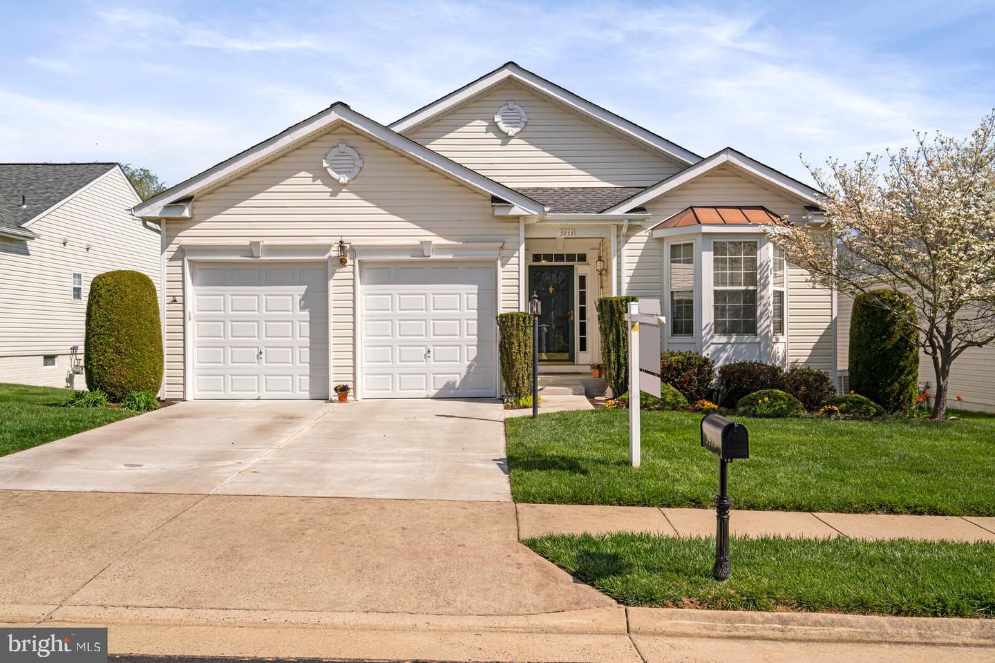 3933 Solstice LANE
