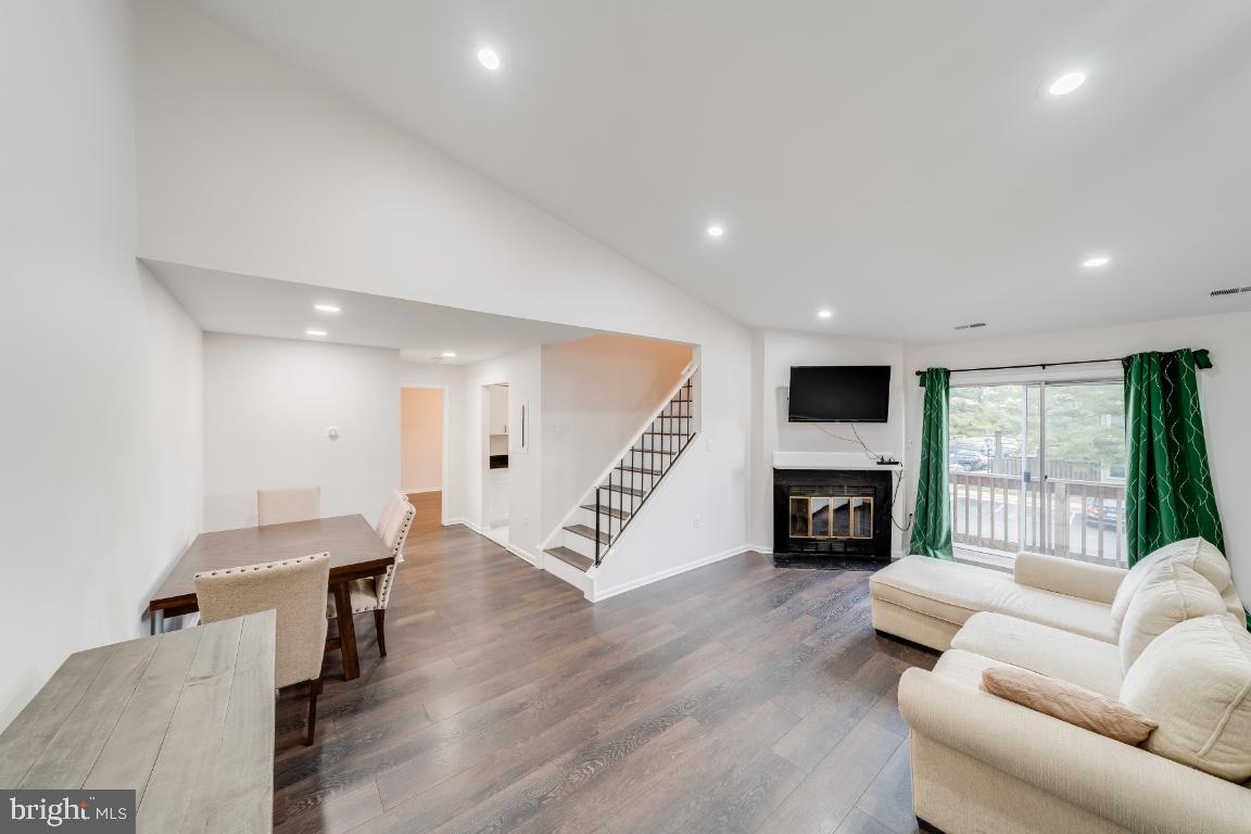 7566 Belle Grae DRIVE Unit: 9
