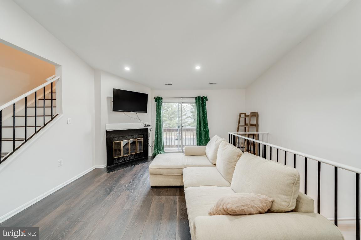 7566 Belle Grae DRIVE Unit: 9