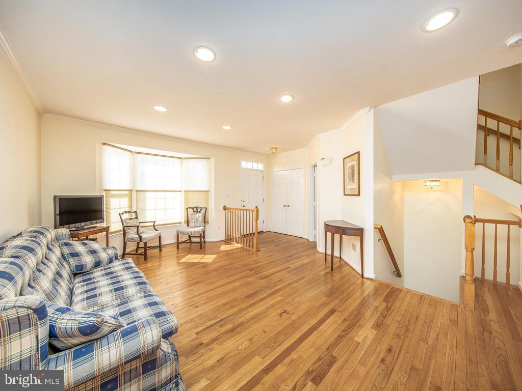 8901 Moat Crossing PLACE