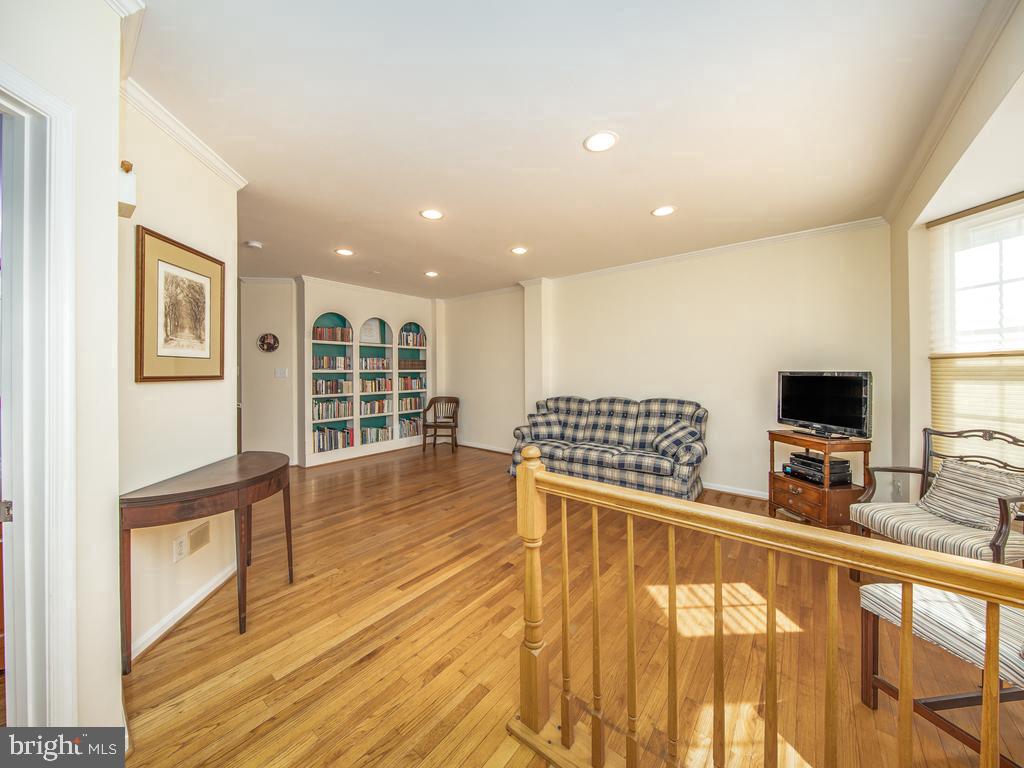 8901 Moat Crossing PLACE