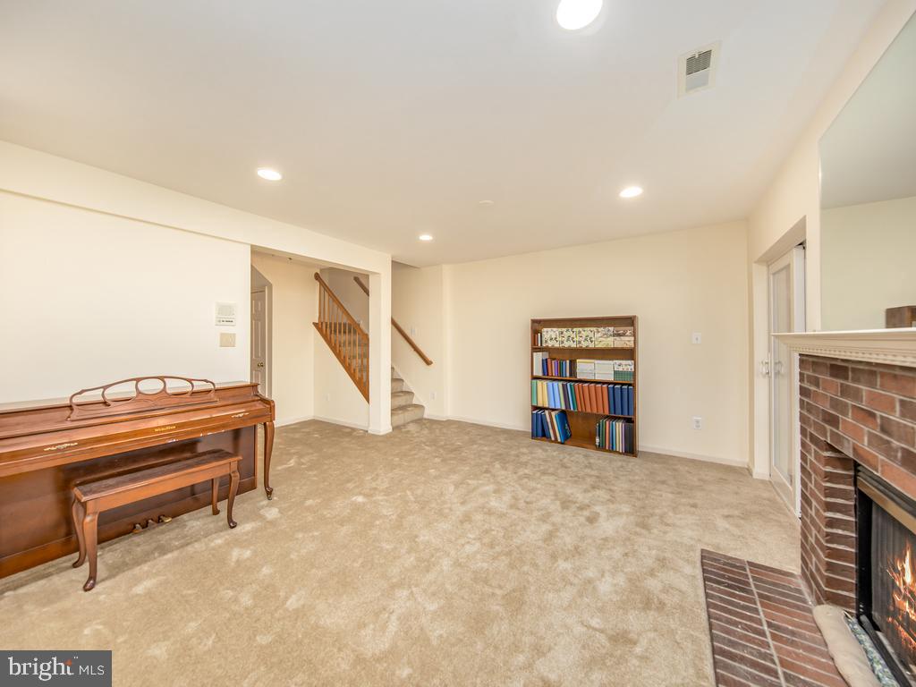 8901 Moat Crossing PLACE