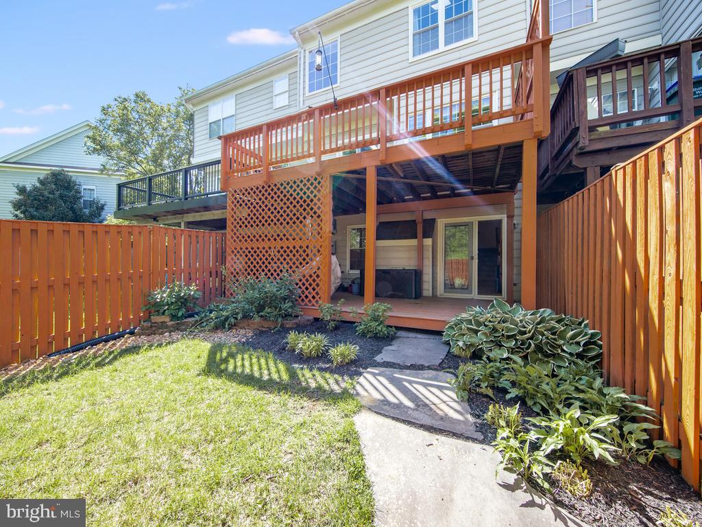 8901 Moat Crossing PLACE