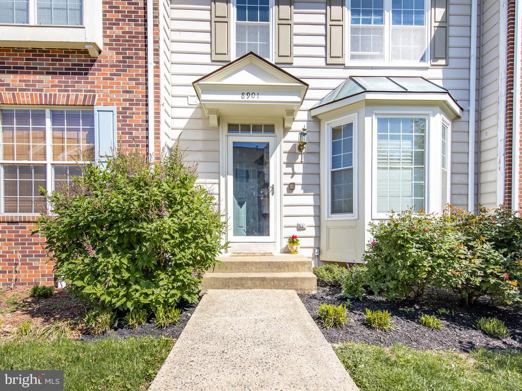 8901 Moat Crossing PLACE