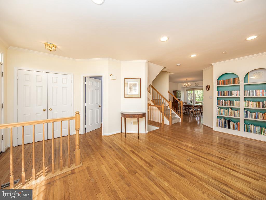 8901 Moat Crossing PLACE