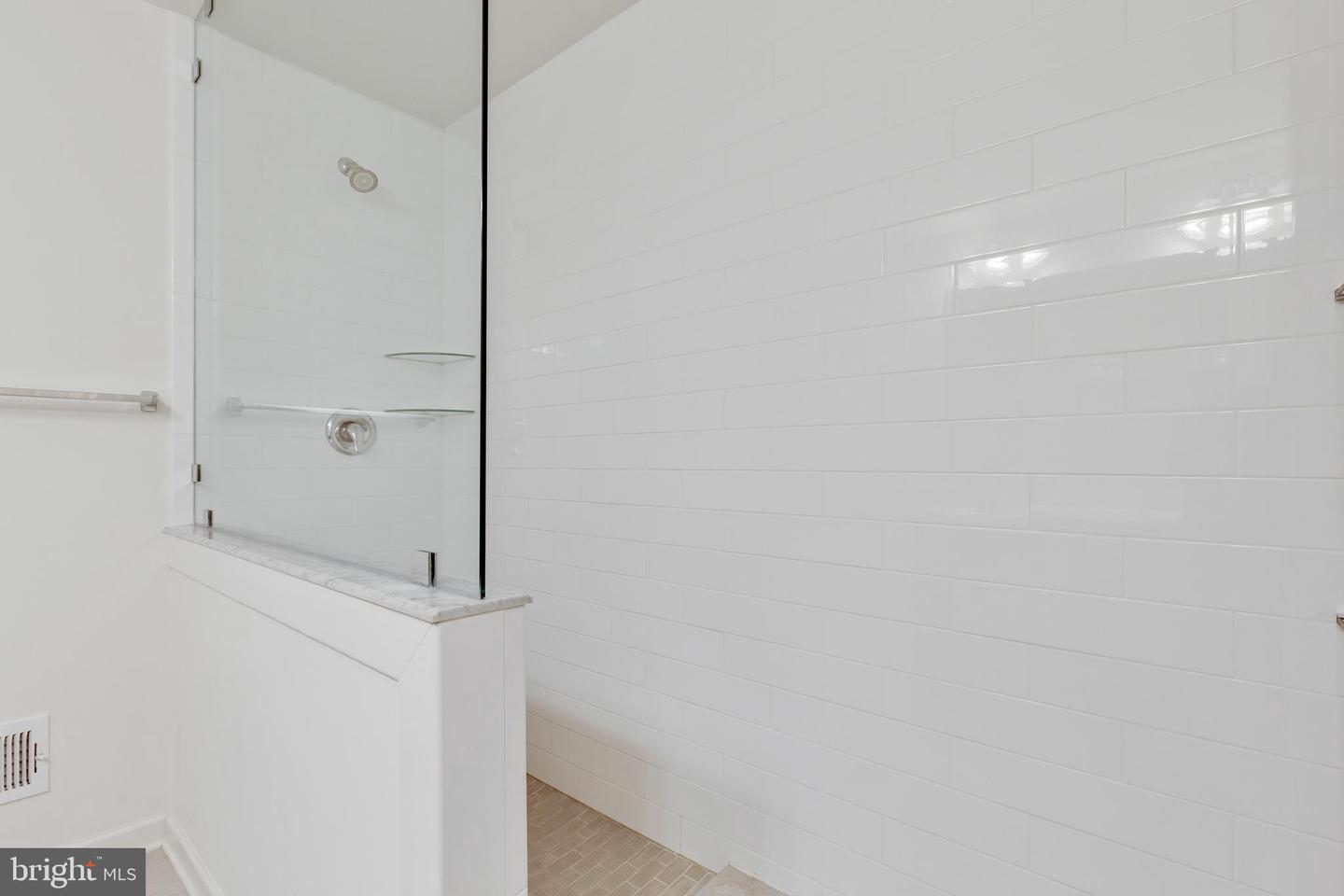 3691 Chippendale CIRCLE Unit: 62