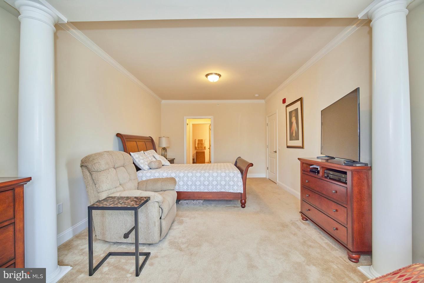 15211 Royal Crest DRIVE Unit: 407