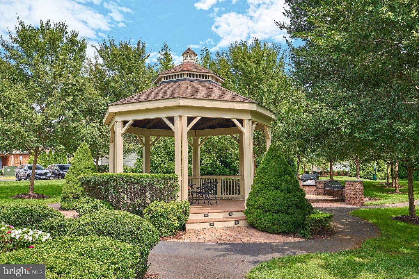 15211 Royal Crest DRIVE Unit: 407