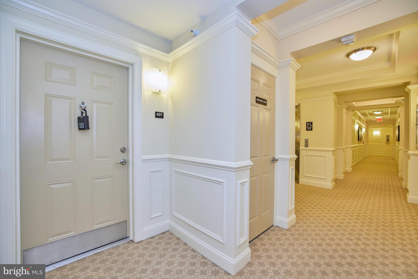 15211 Royal Crest DRIVE Unit: 407
