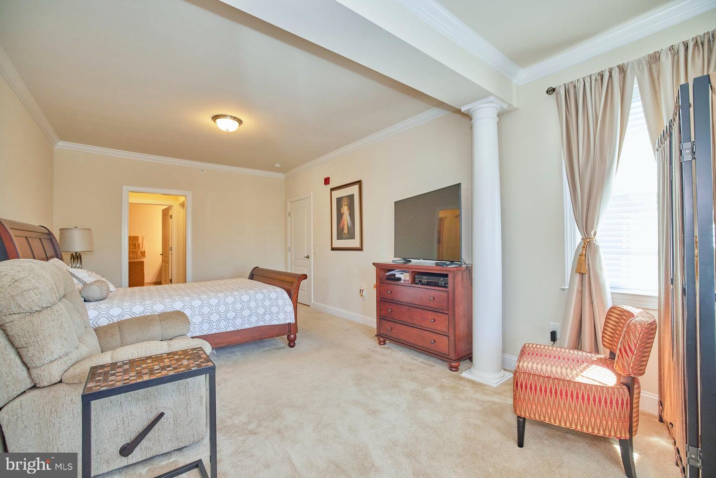 15211 Royal Crest DRIVE Unit: 407