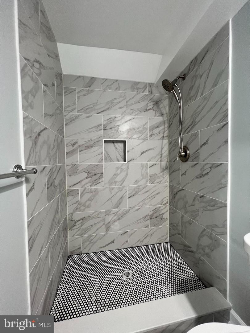 8382 Scotland LOOP Unit: 7