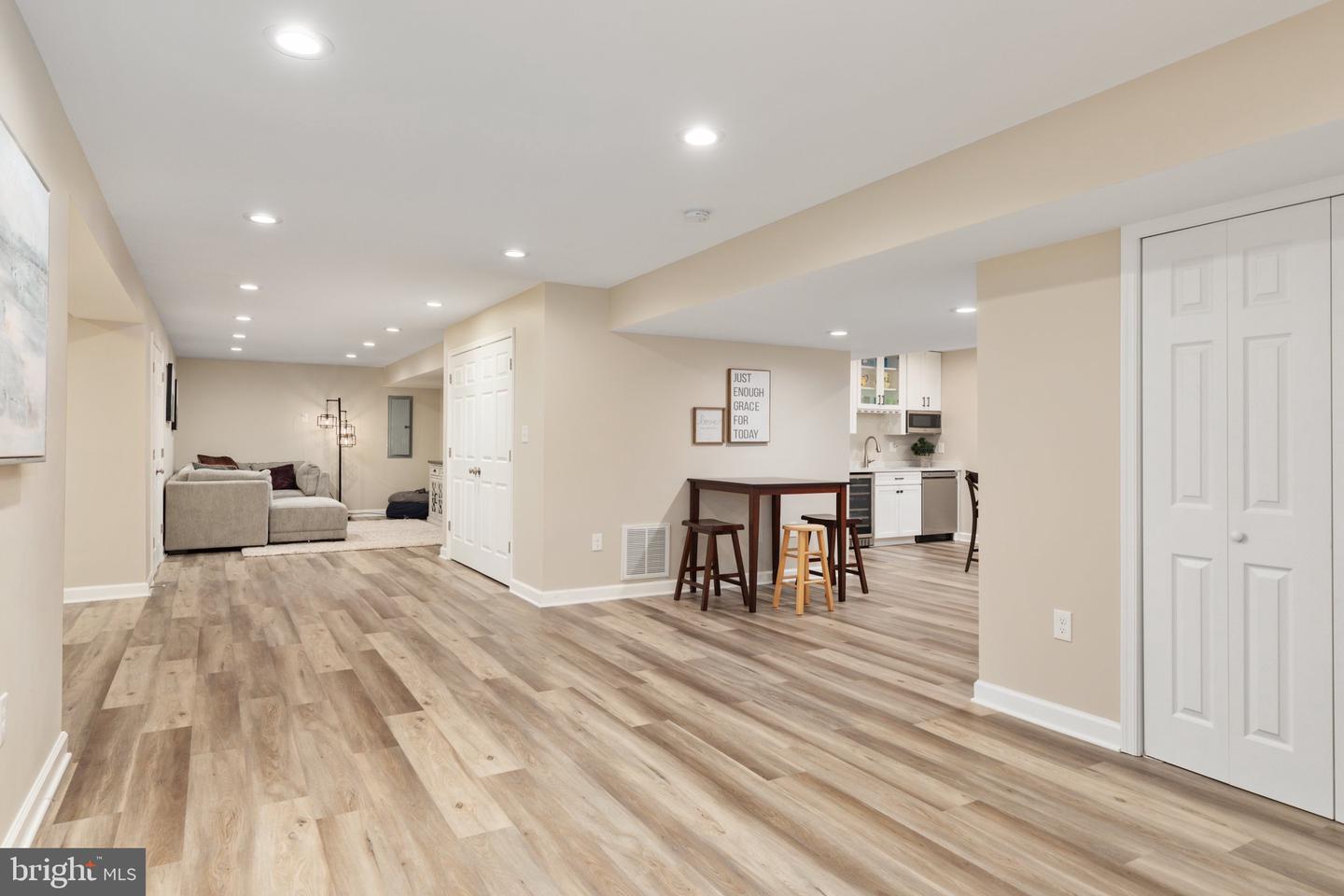 8802 Comfort COURT
