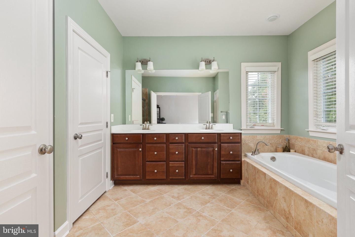 8802 Comfort COURT