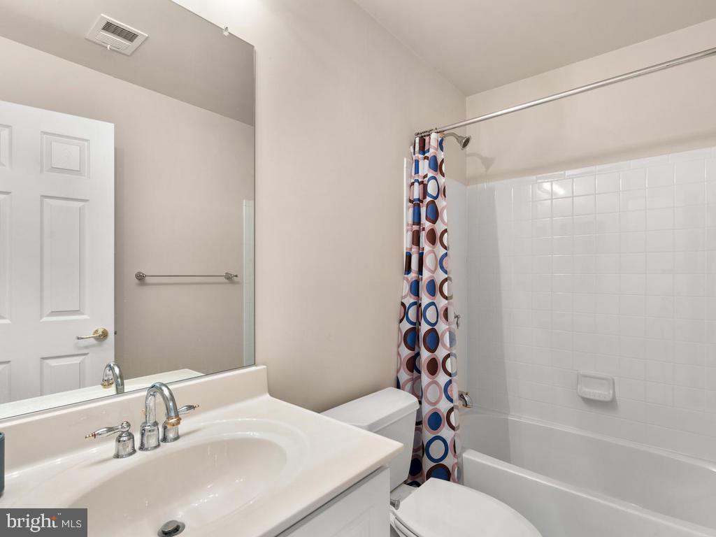 2825 Chinkapin Oak LANE Unit: 225