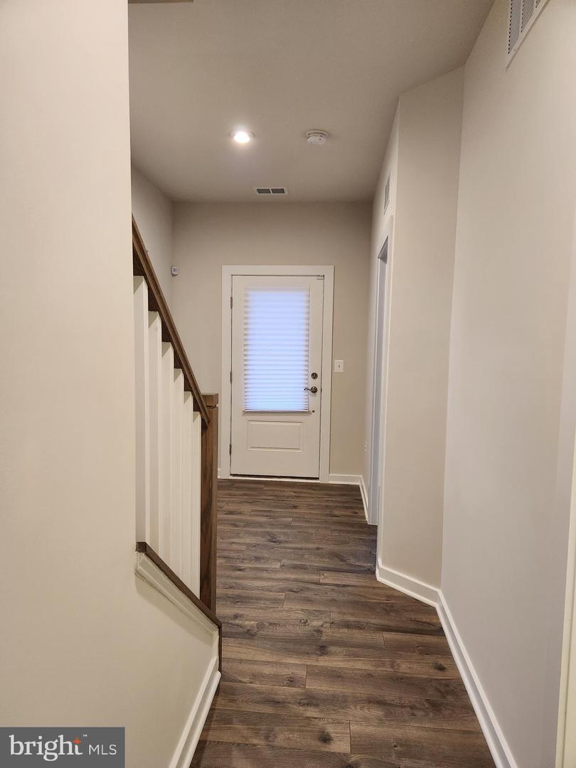 1709 Autumn Maple Leaf DRIVE