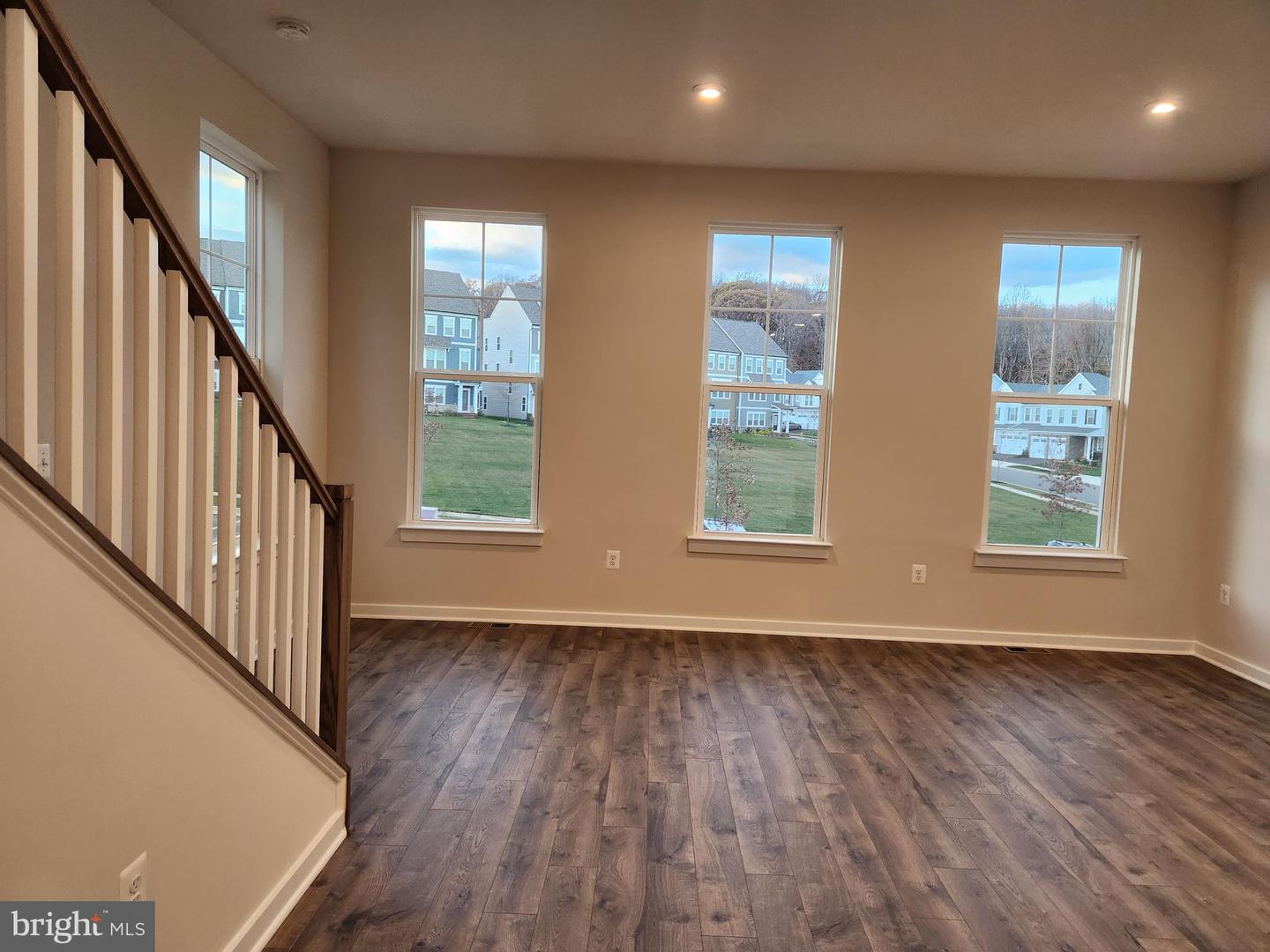 1709 Autumn Maple Leaf DRIVE