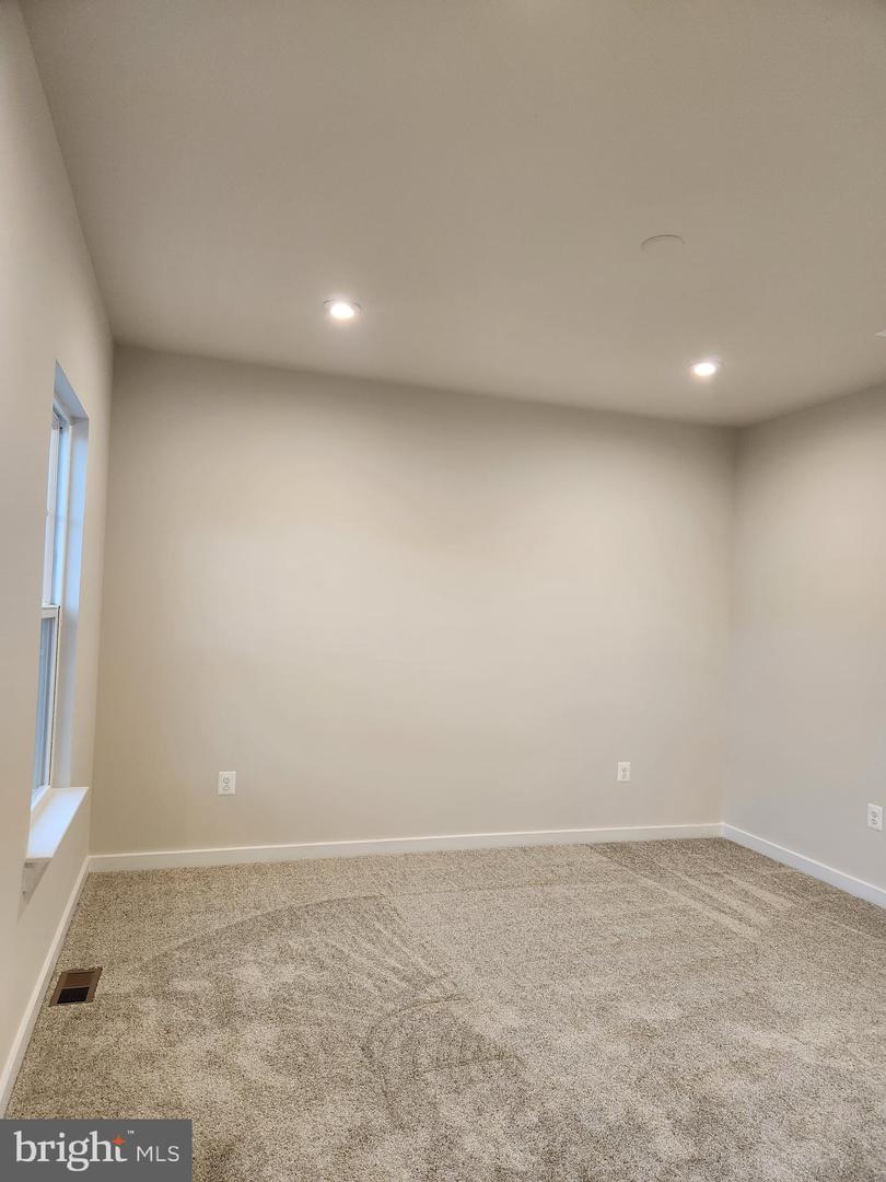 1709 Autumn Maple Leaf DRIVE