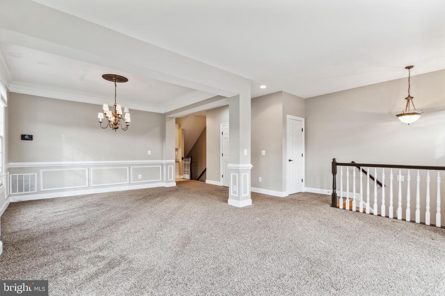 6910 Stanwick SQUARE