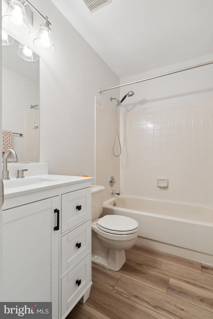 12179 Abbey Glen COURT