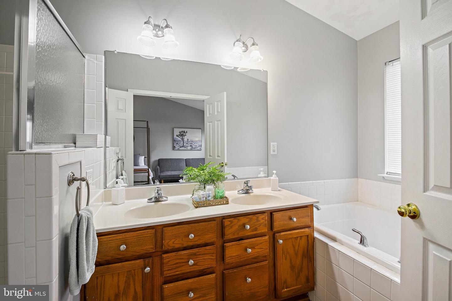14216 Hunters Run WAY