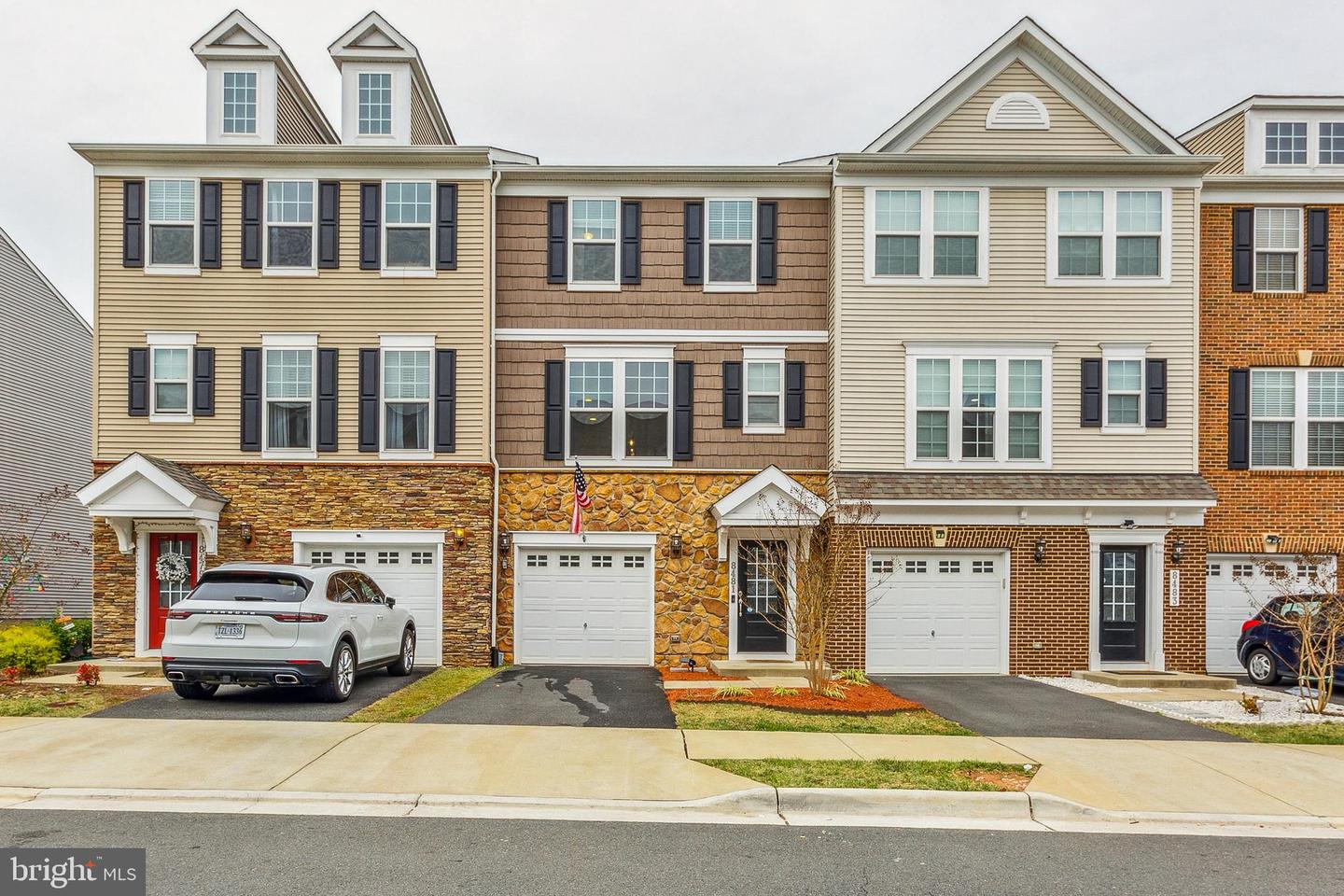 8481 Craggan LANE