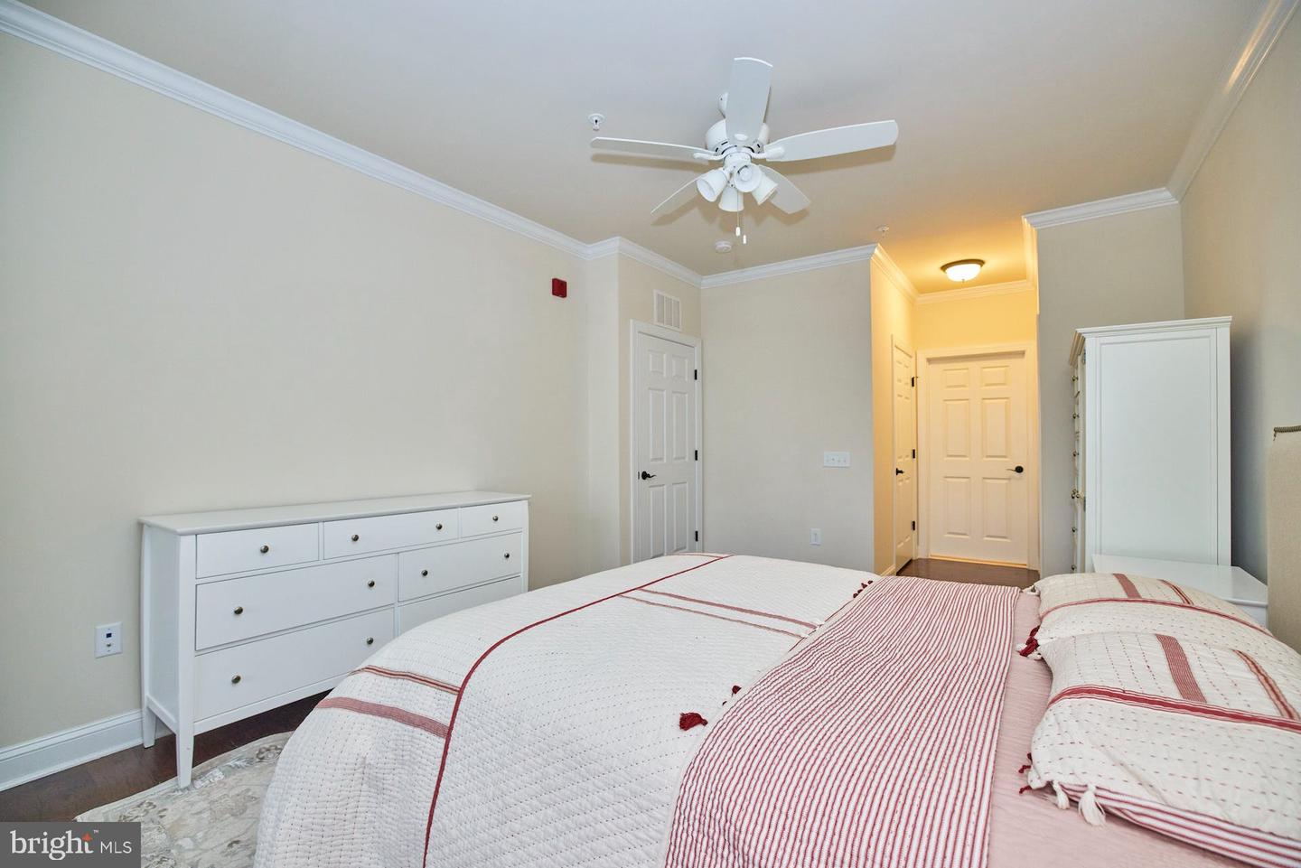 15211 Royal Crest DRIVE Unit: 204