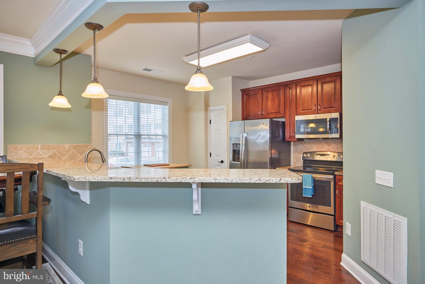 15211 Royal Crest DRIVE Unit: 204