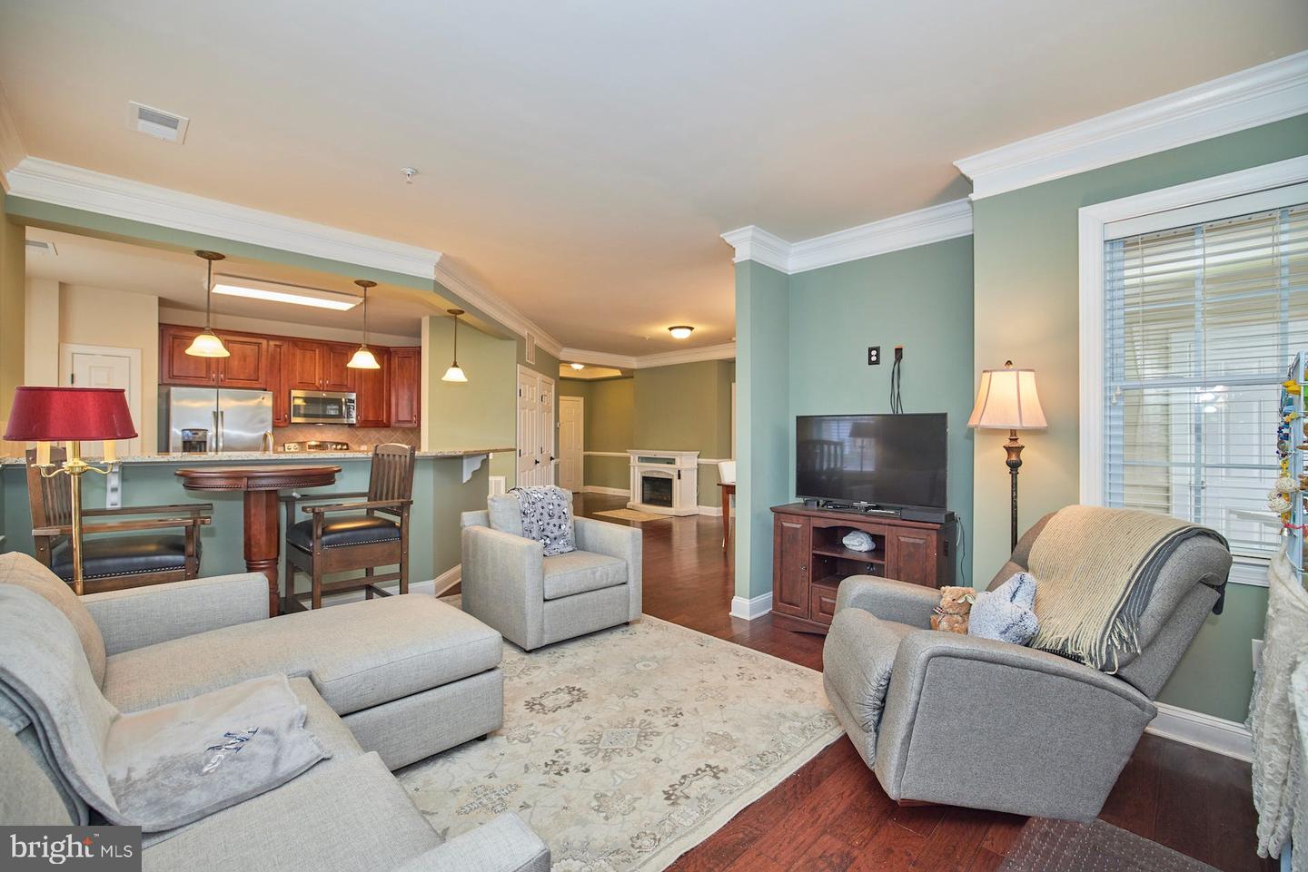 15211 Royal Crest DRIVE Unit: 204