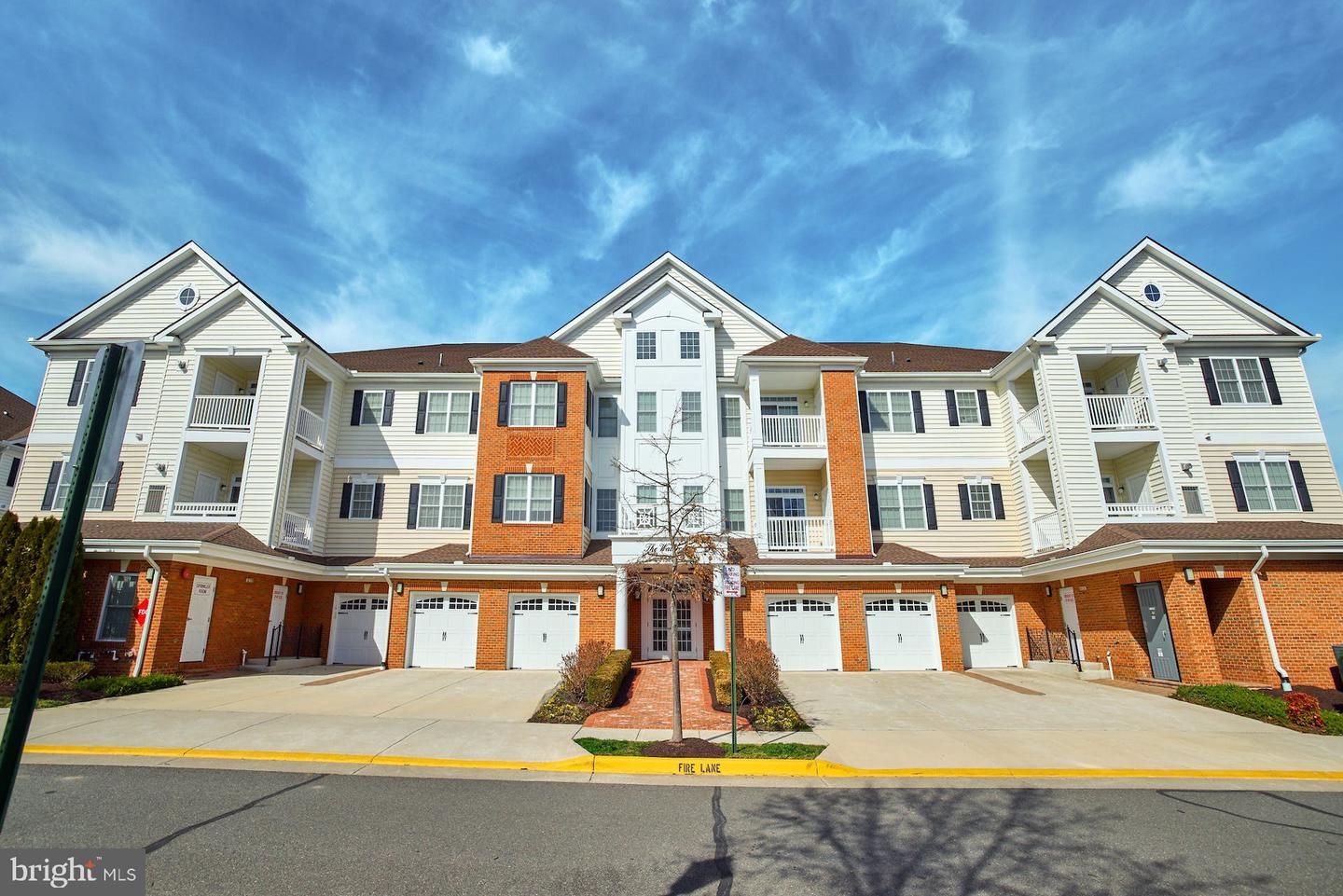 15211 Royal Crest DRIVE Unit: 204