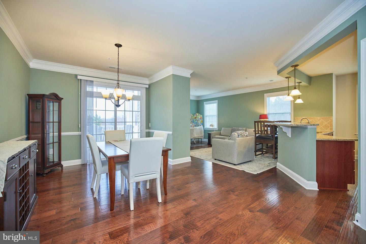 15211 Royal Crest DRIVE Unit: 204