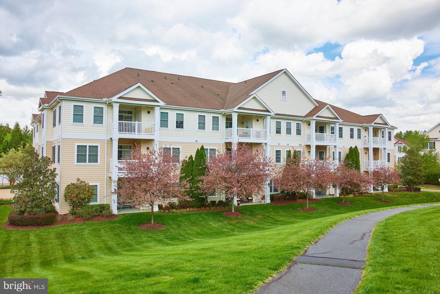 15211 Royal Crest DRIVE Unit: 204